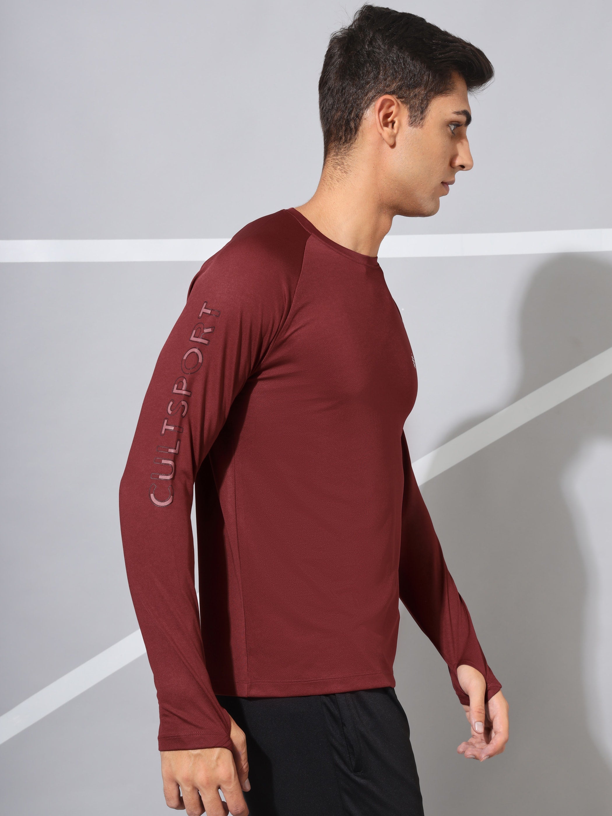 Active T-shirt with Thumbhole Sleeves