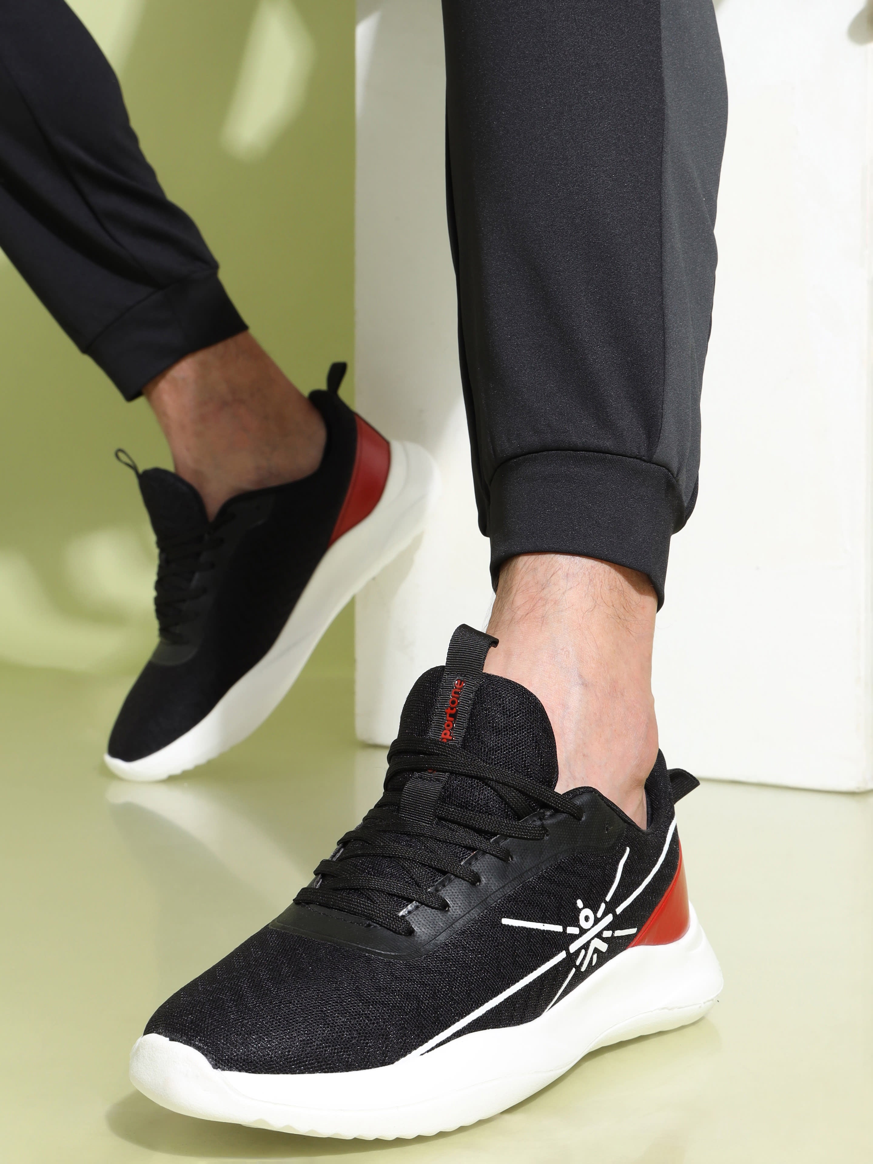 cult Racer Men Running Shoes - Black/Red