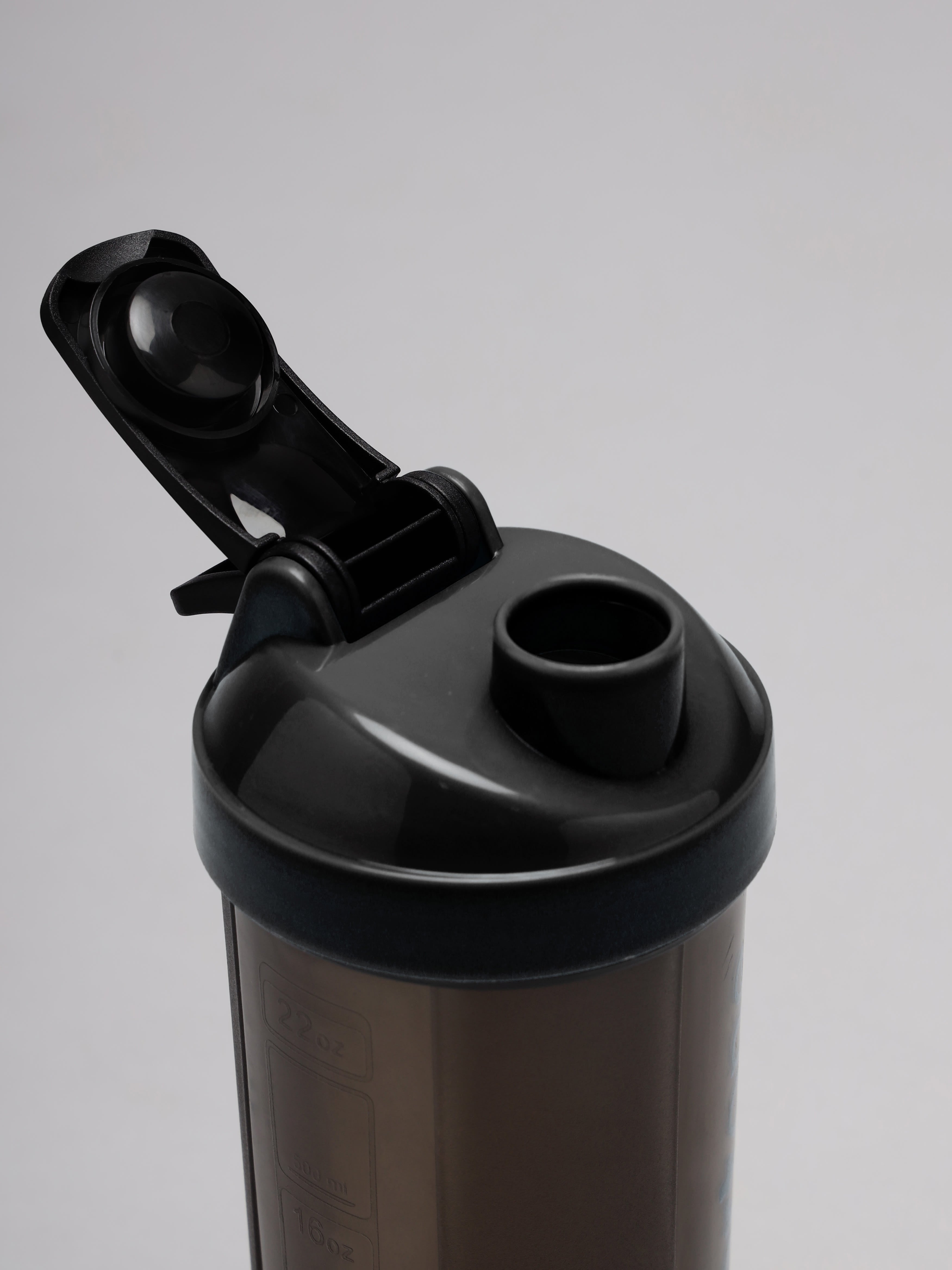 Spill Proof Flip Top Shaker with Blender Ball