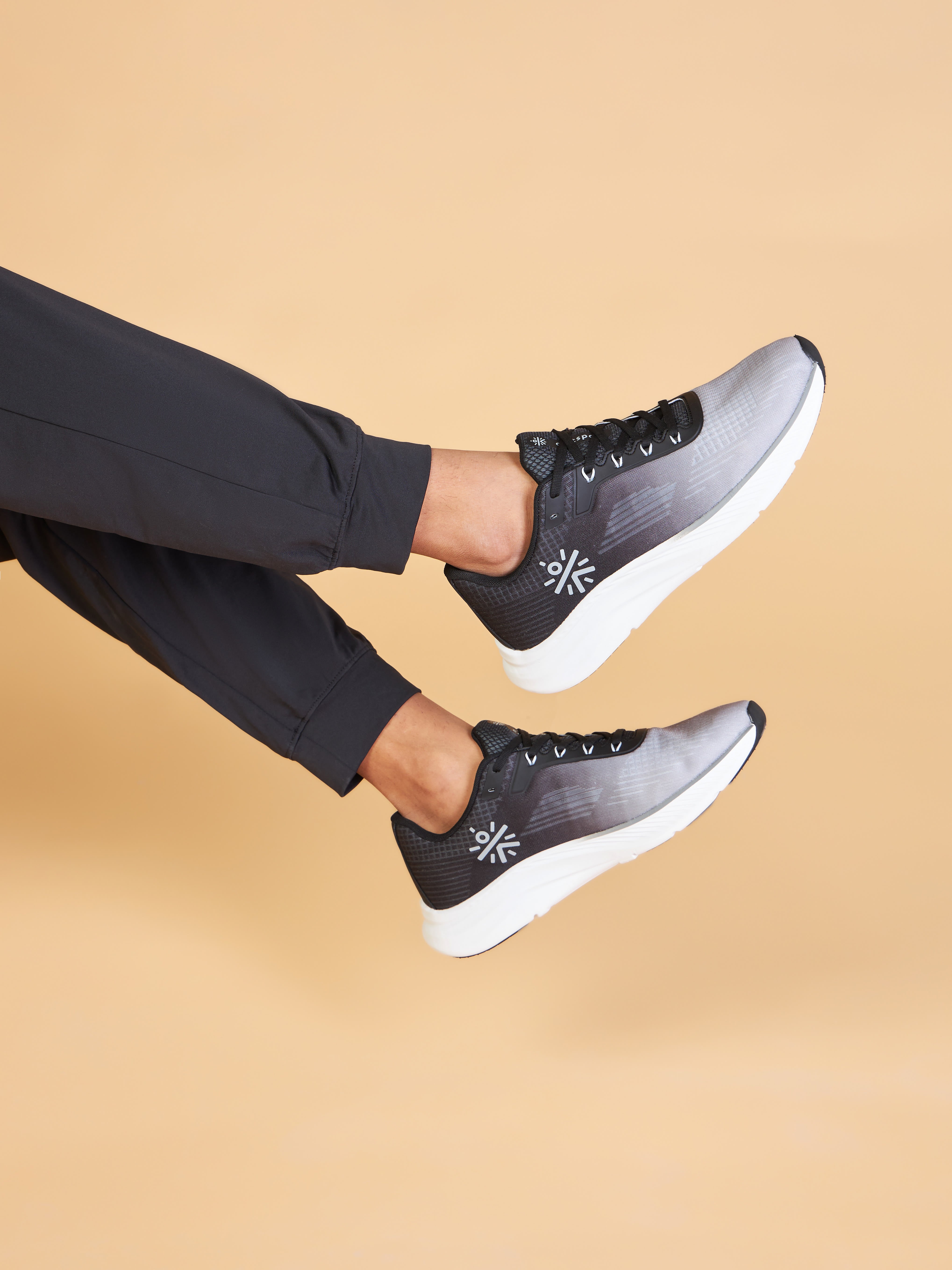 cult Thunderbird Men Running Shoes - Black/Ash Grey