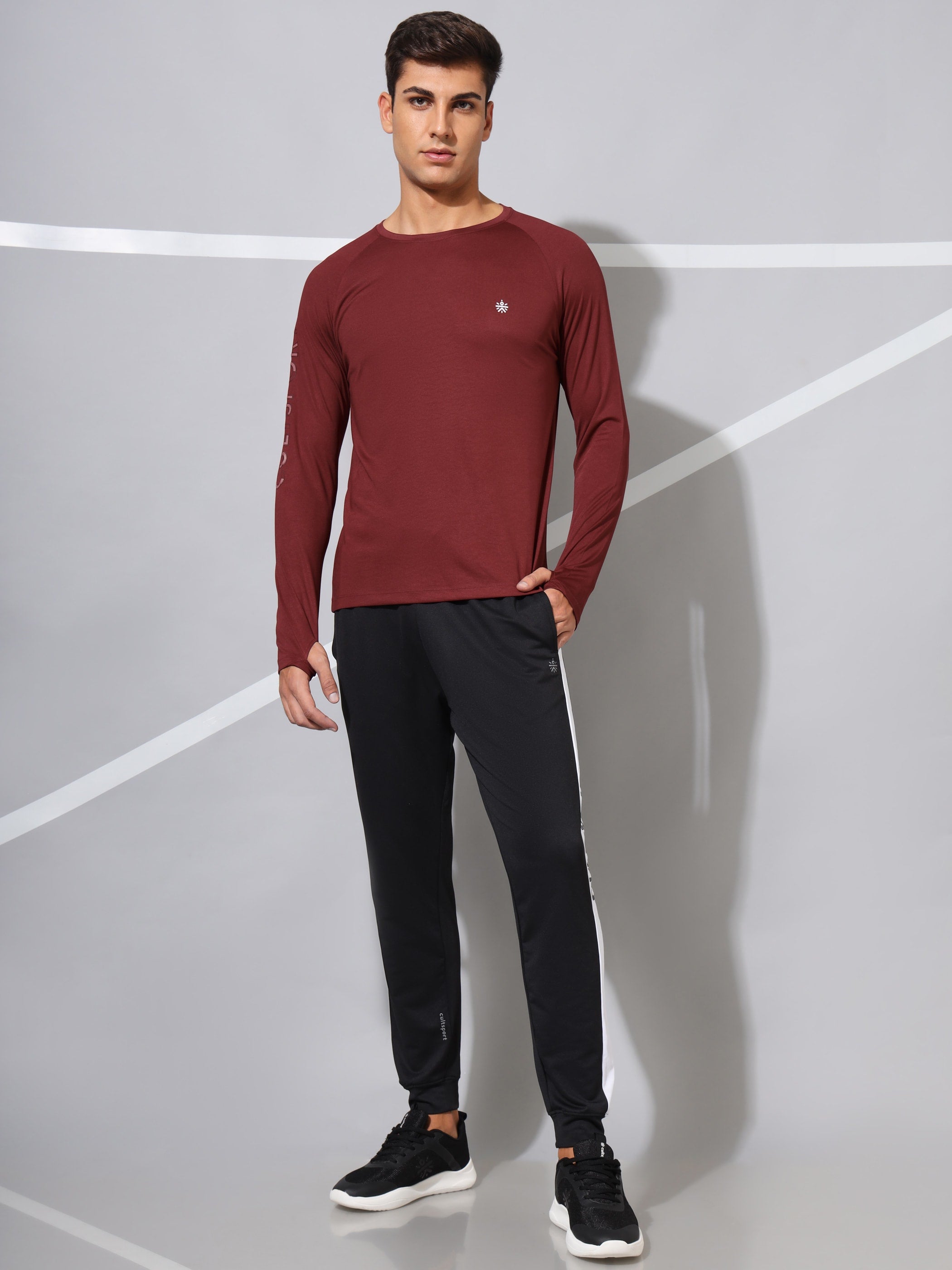 Active T-shirt with Thumbhole Sleeves