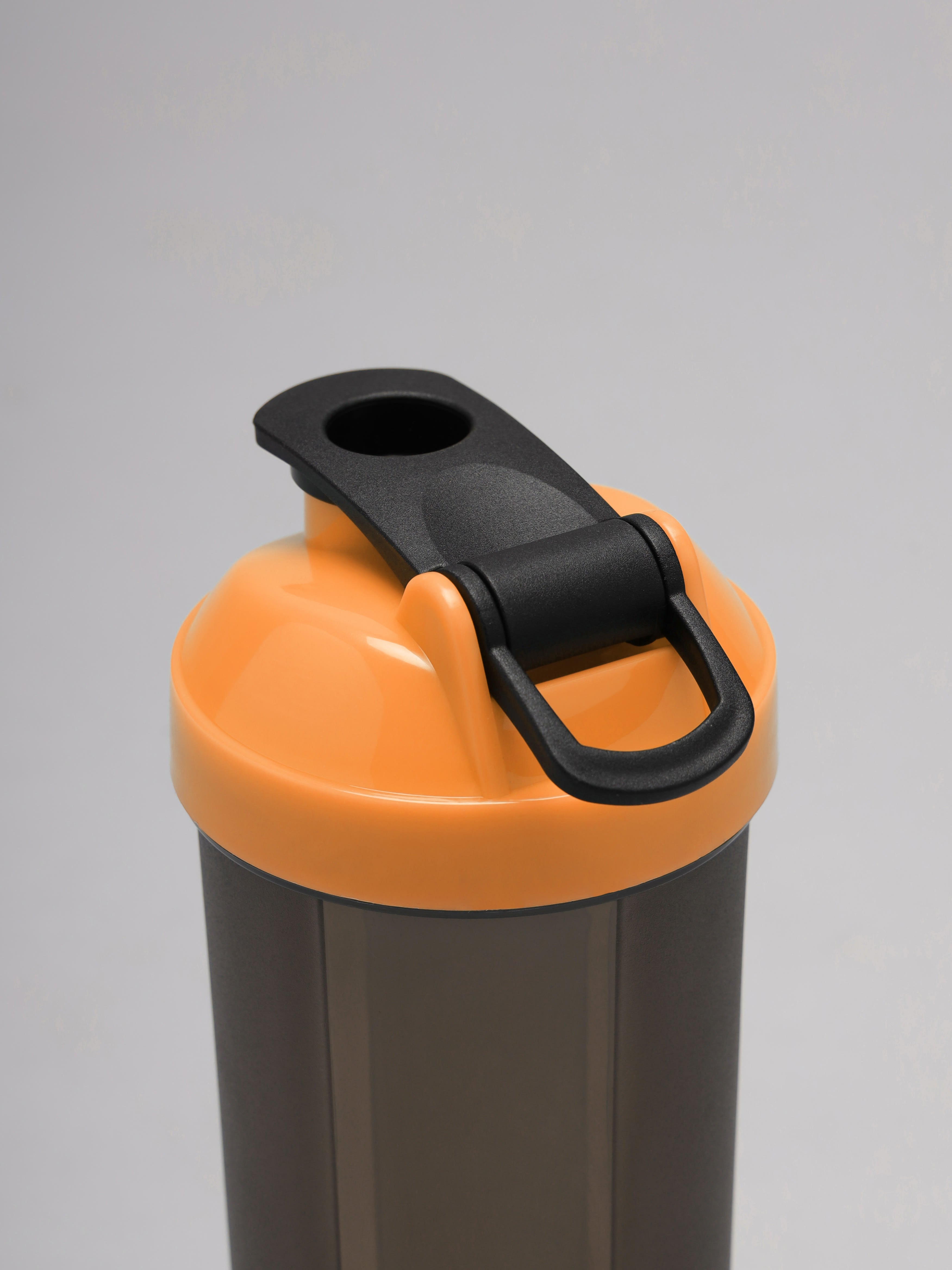 Spill Proof Flip Top Shaker with Blender Ball