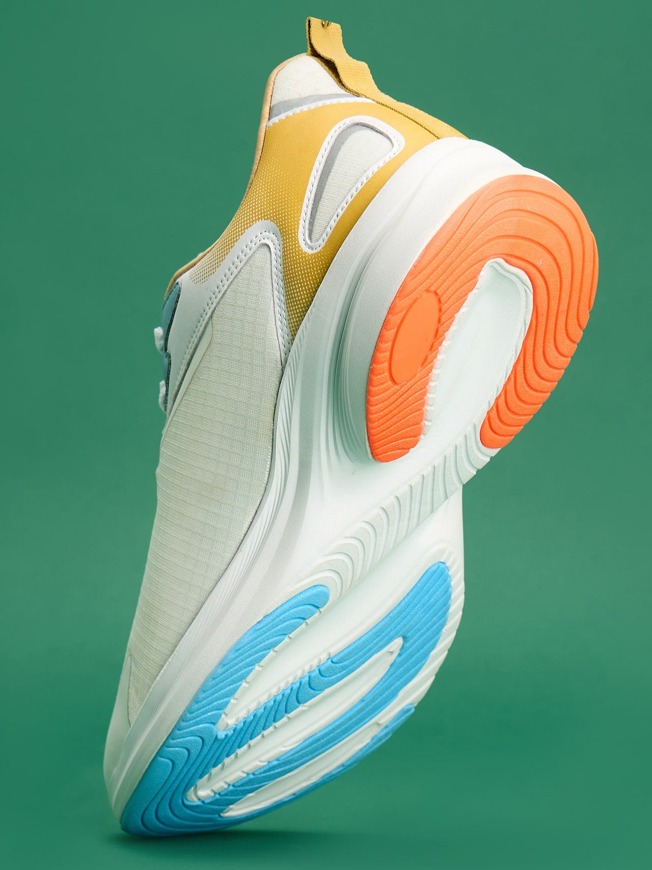 Avant Men's Delux Running Shoes - White/Gold