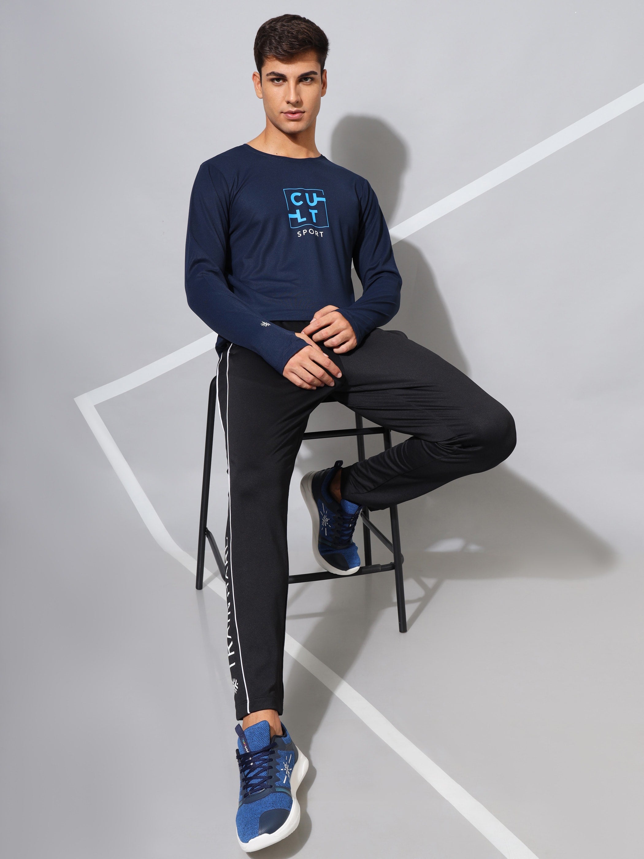 Graphic Performance T-shirt with Thumbholes