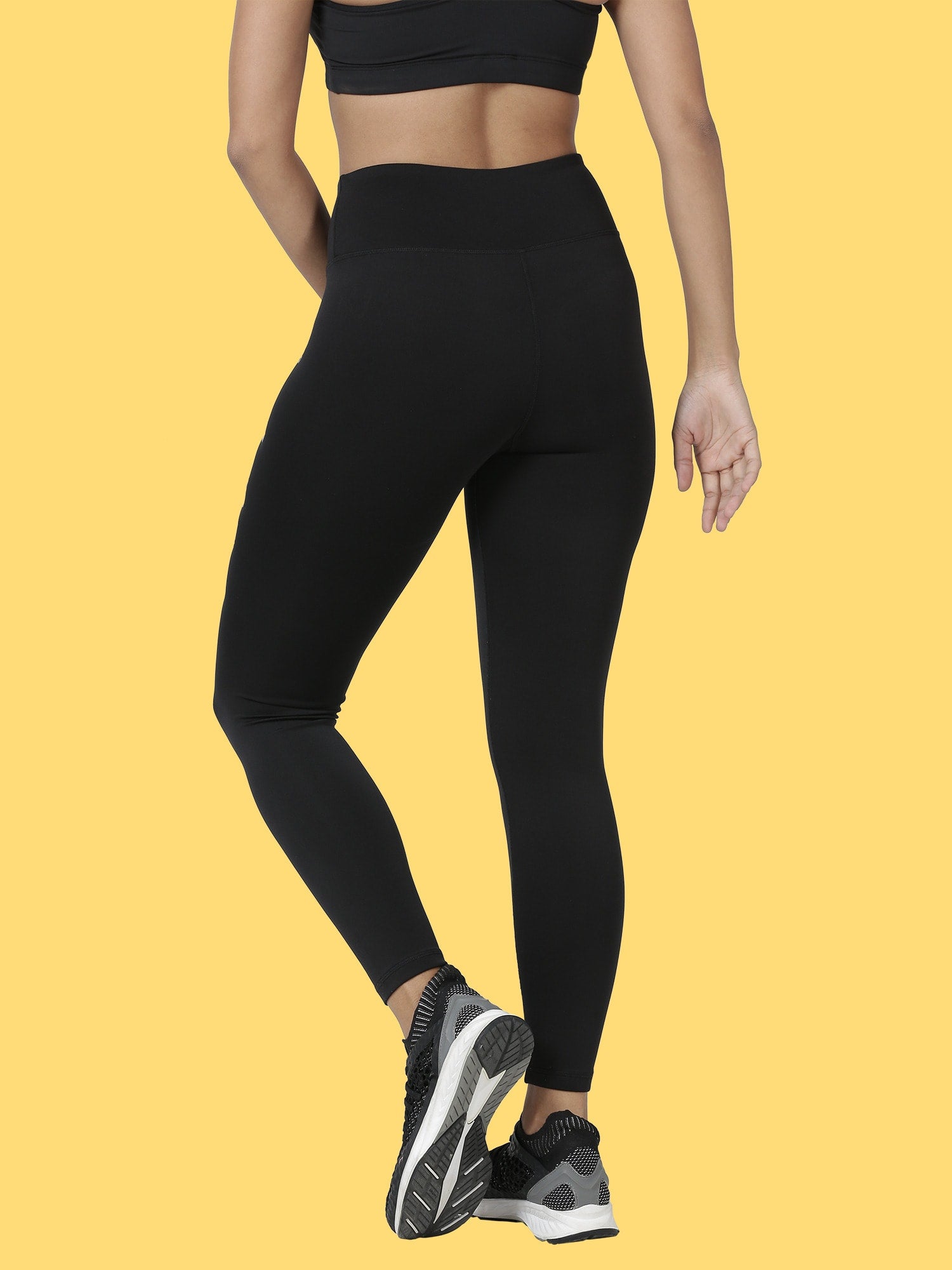 Blakout Jump Black Running Leggings