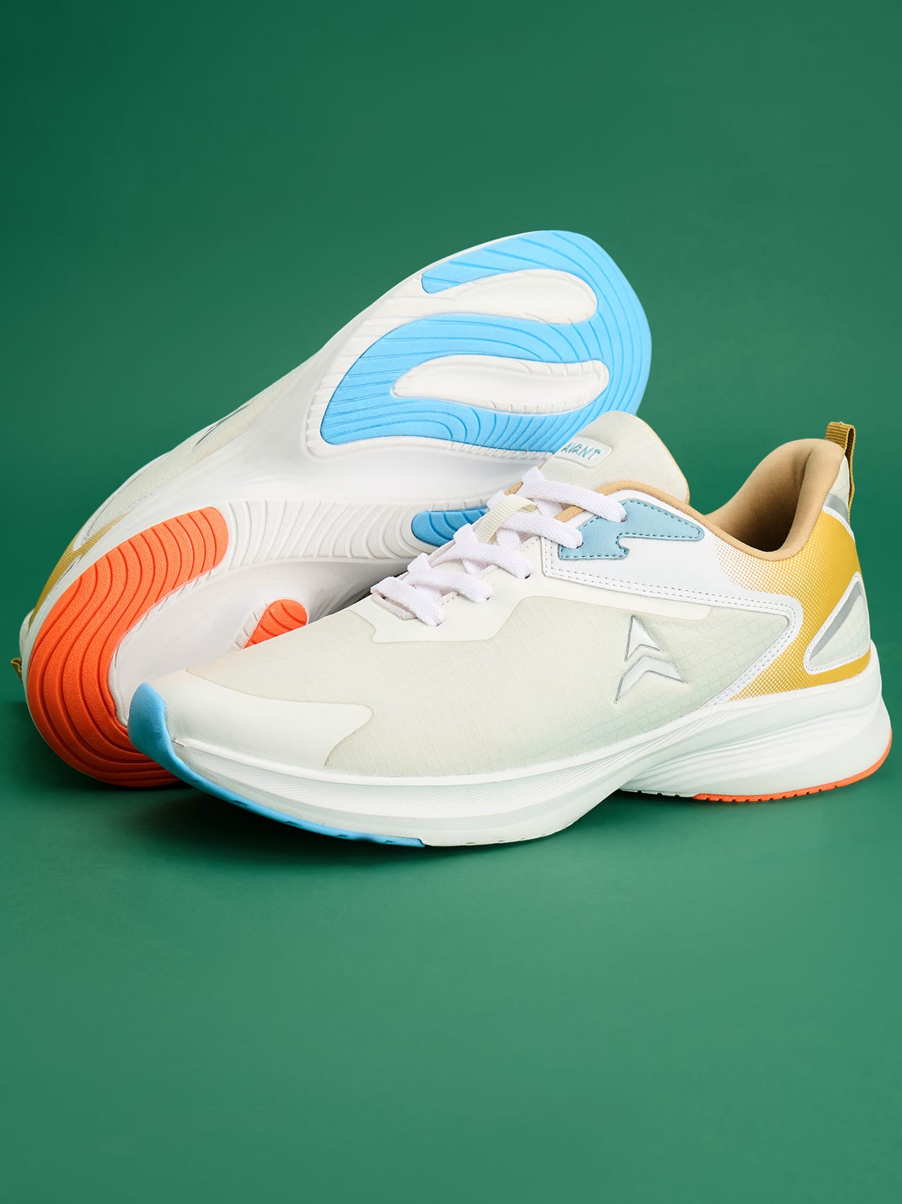 Avant Men's Delux Running Shoes - White/Gold