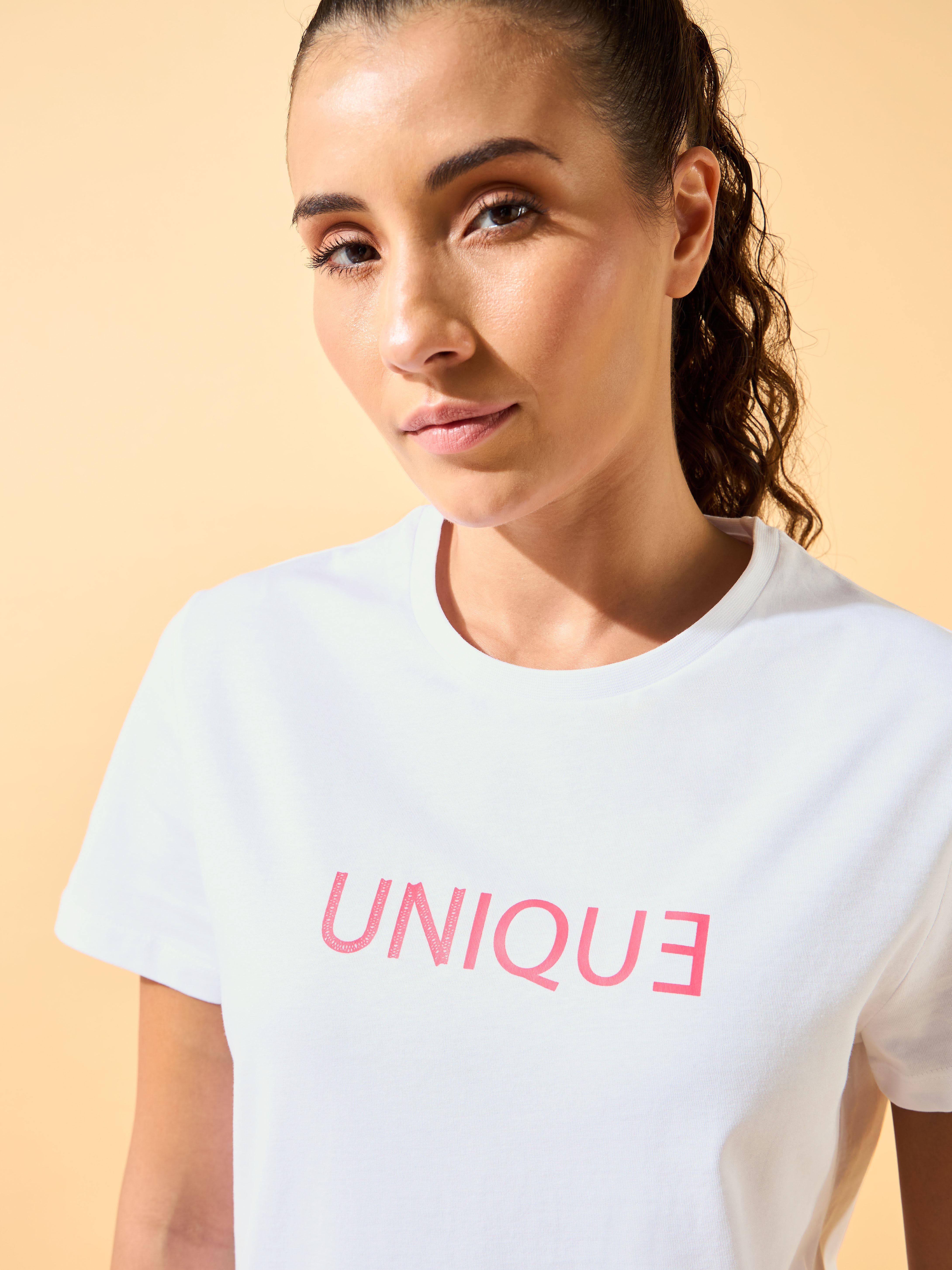 I Am Unique Print T-shirt