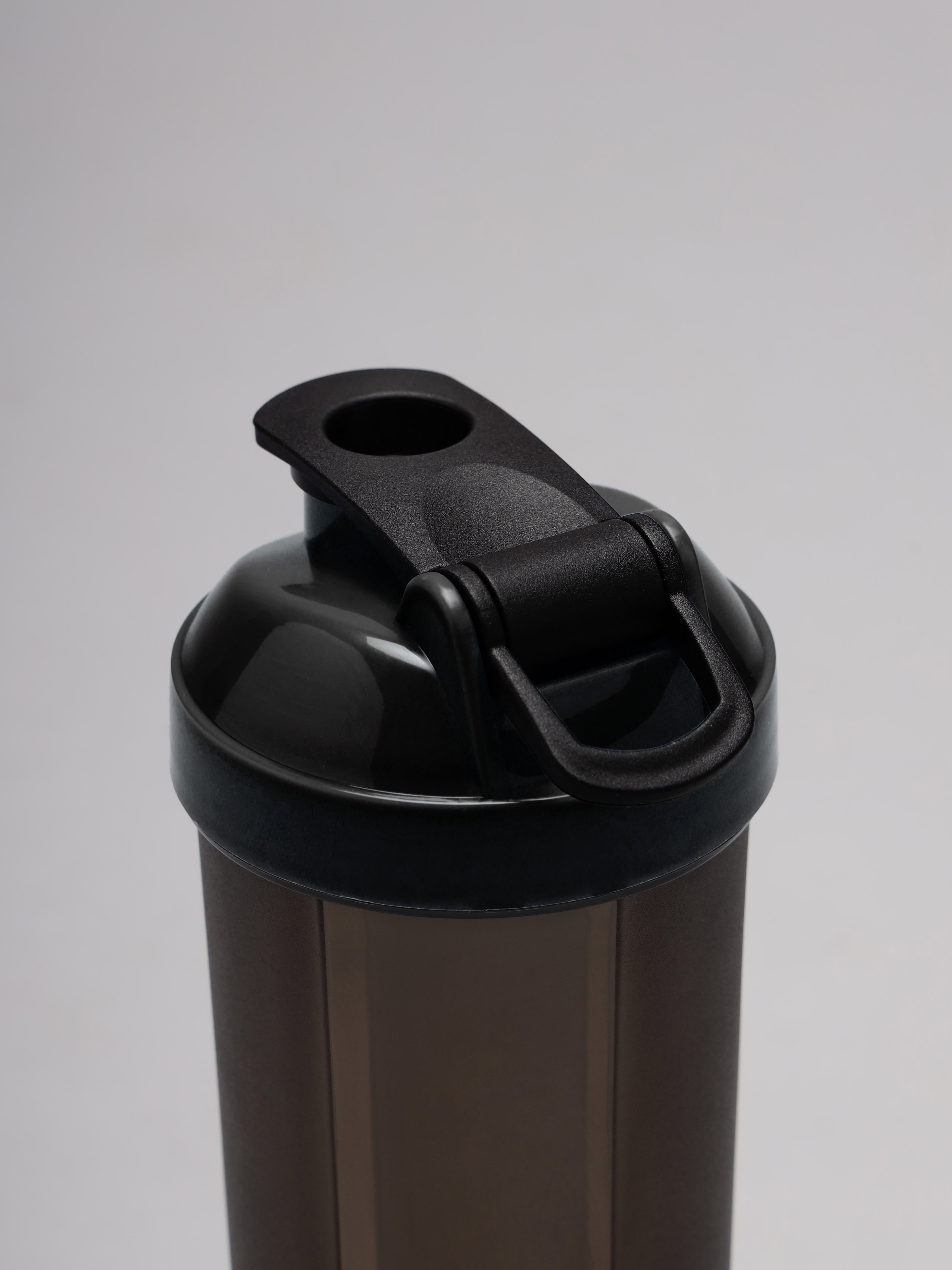 Spill Proof Flip Top Shaker with Blender Ball