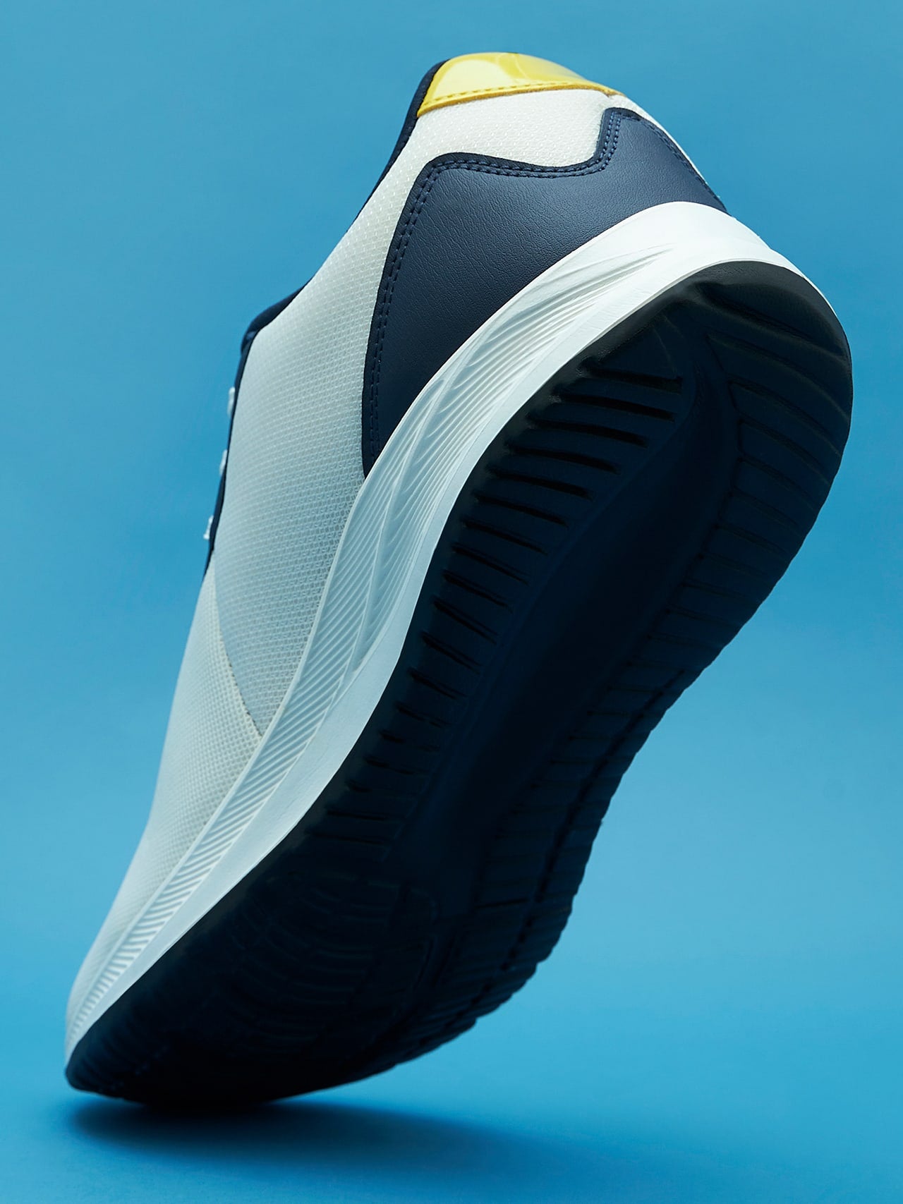 Avant Men's Mach Walking Shoes-White/Navy