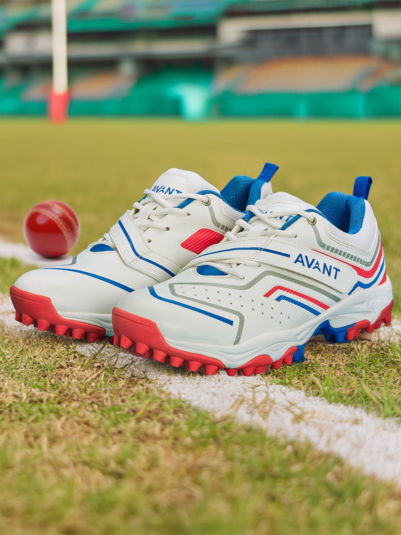 Avant Men's Impact Cricket Shoes - White