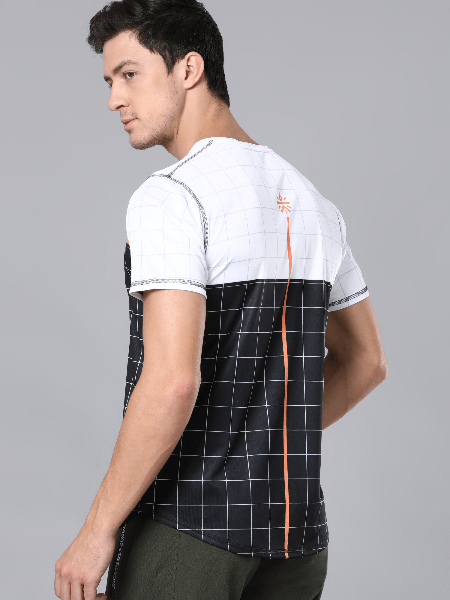 Signature Grid White Black Workout Tee