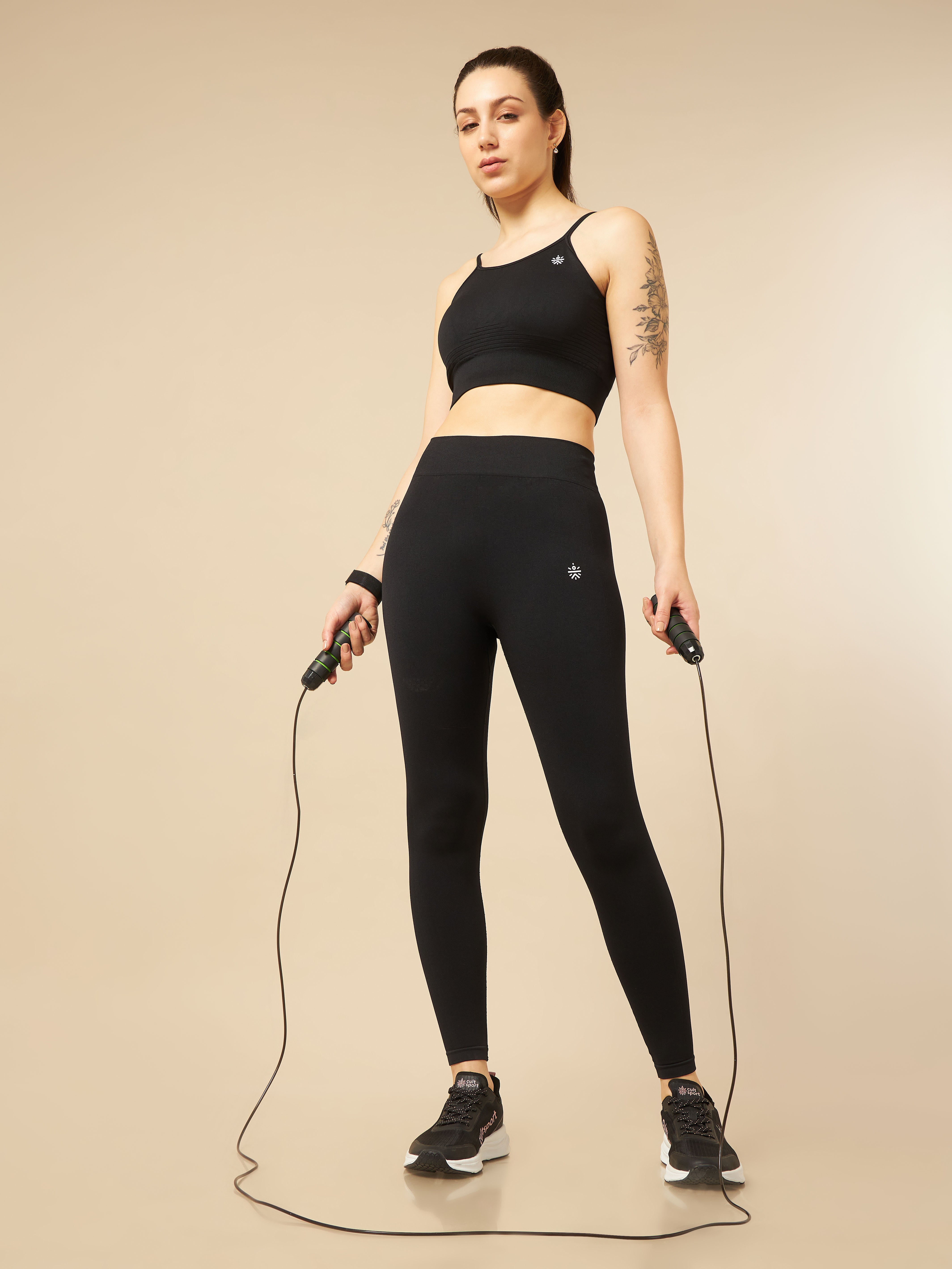 Black Seamless Medium-Support Sports Bra