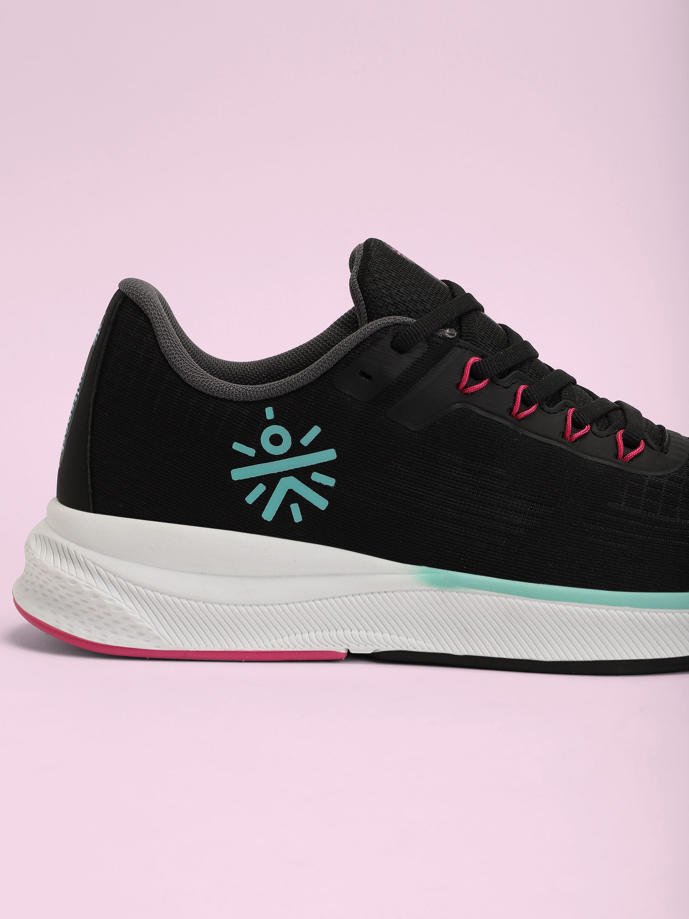 cult Thunderbird Women Running Shoes - Black